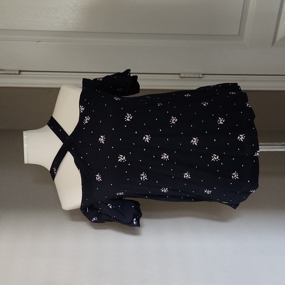 LOFT cold shoulder halter top. Two button closer in back. Navy print.